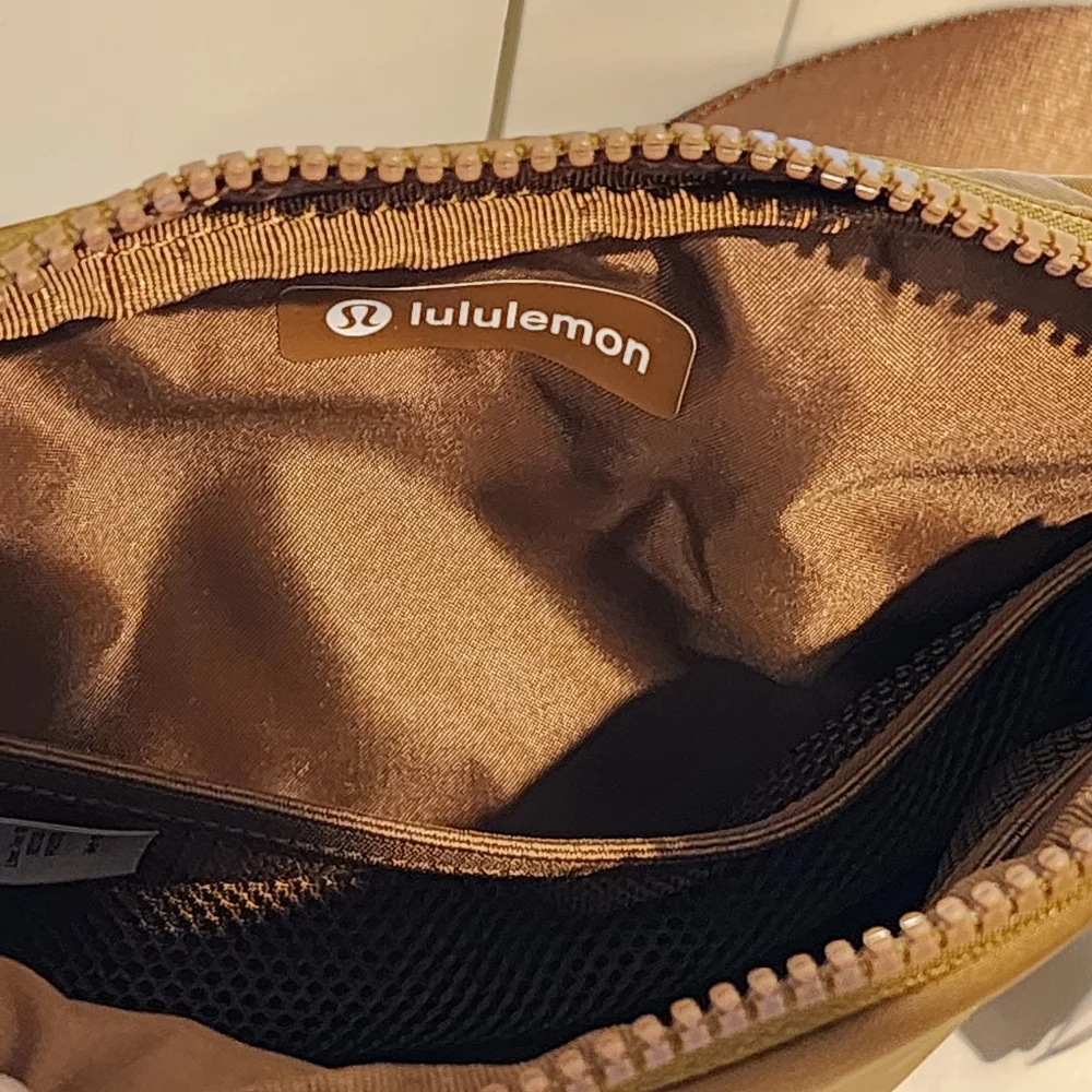 *NWT* LULULEMON | Everywhere Belt Bag | Camel | Large - Picture 2 of 8